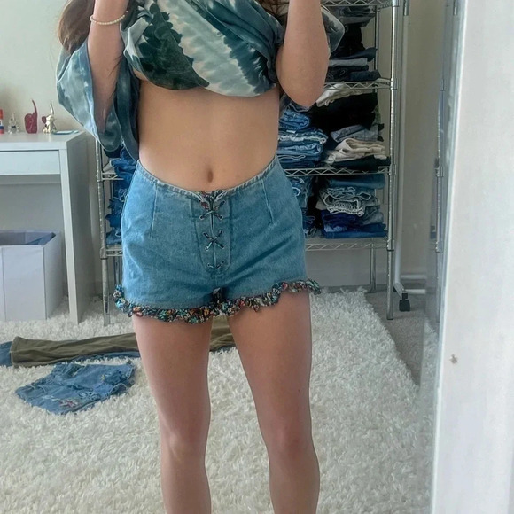 Vintage 90’s Paris Blues Floral Lace Up Denim Shorts - Picture 7 of 9
